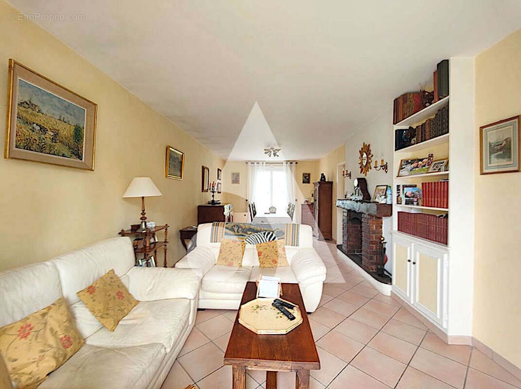 Maison à OLLAINVILLE