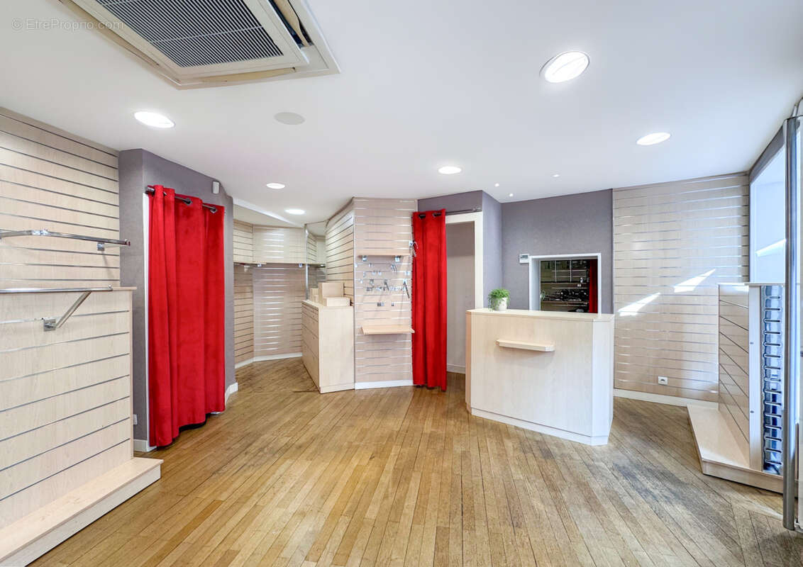 Commerce à CONDRIEU