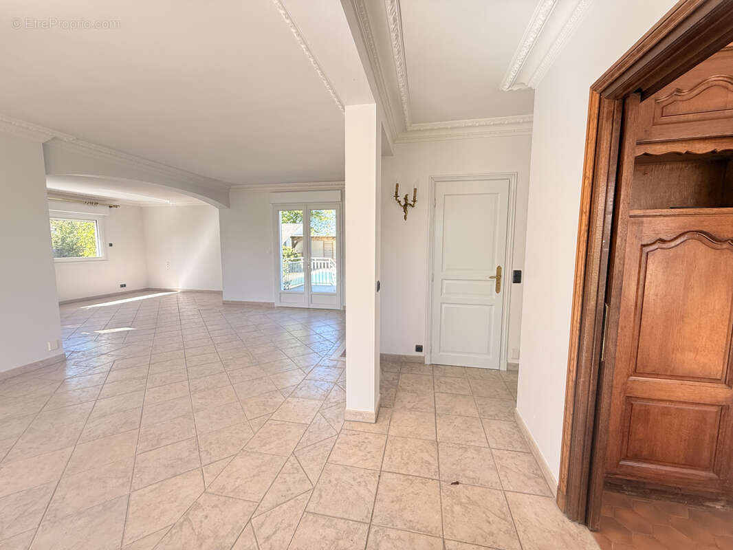 Maison à SAINT-PRYVE-SAINT-MESMIN