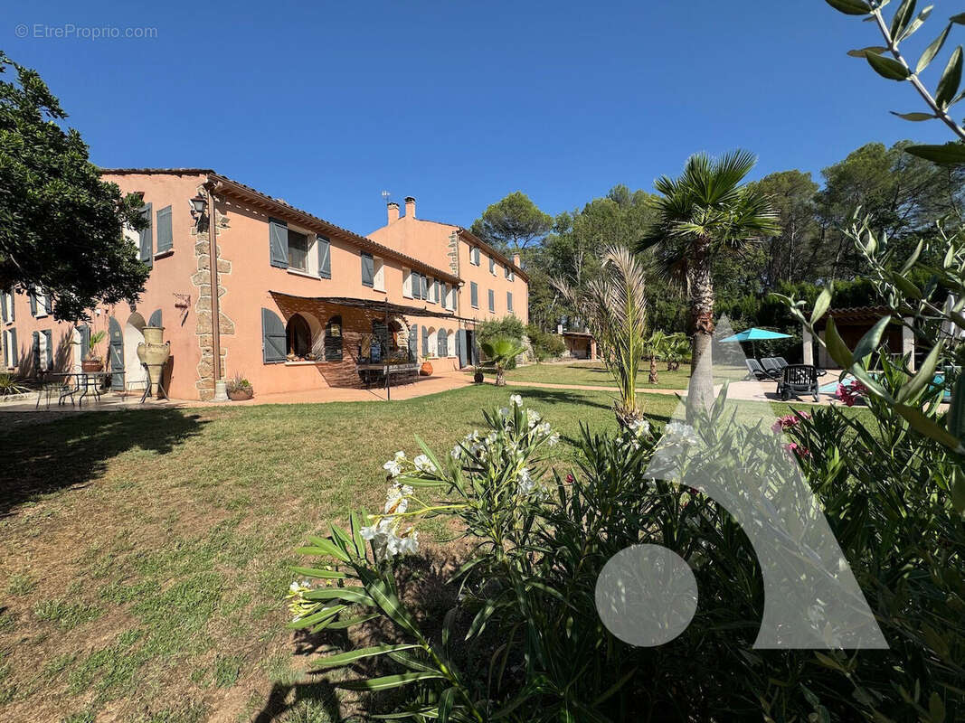 Maison à VILLECROZE