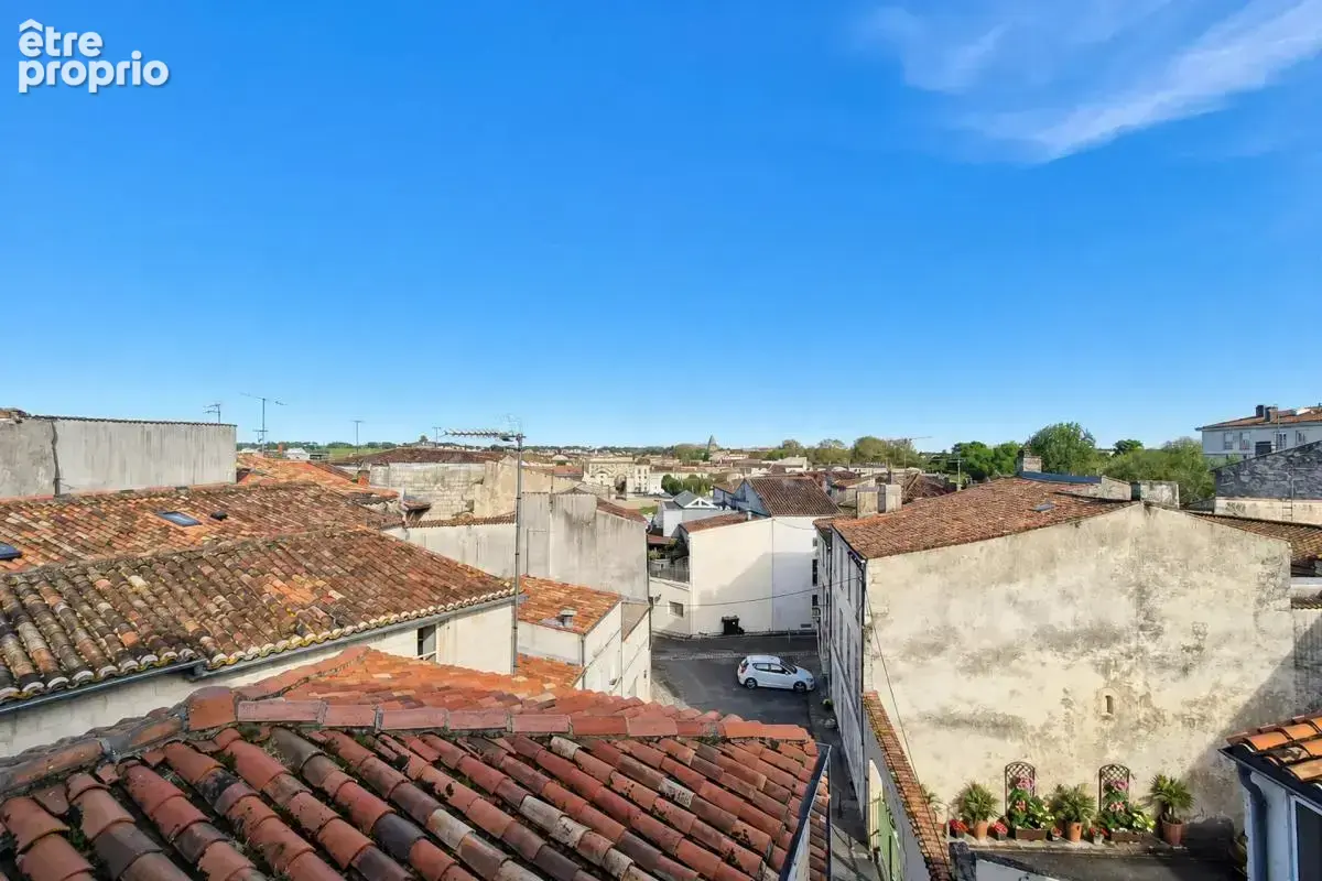 Spacieux duplex 181 m² avec cachet historique - Saintes - photo 3