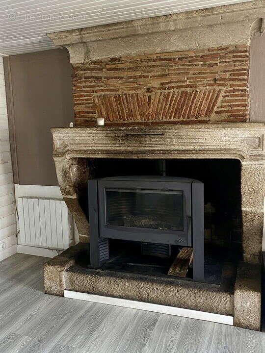 Maison de village, espace jour 80 m², séjour avec cheminée, - Maison à VILLANDRAUT