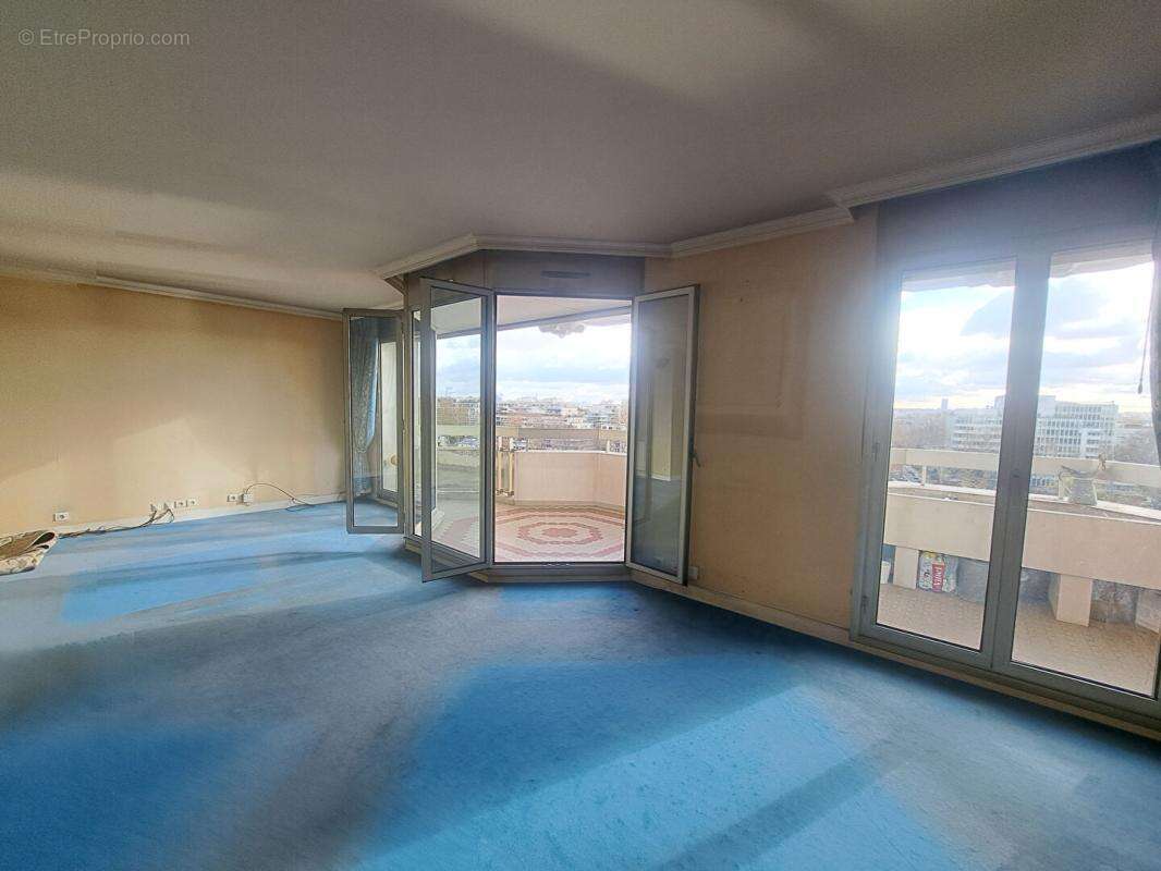 Appartement à COURBEVOIE