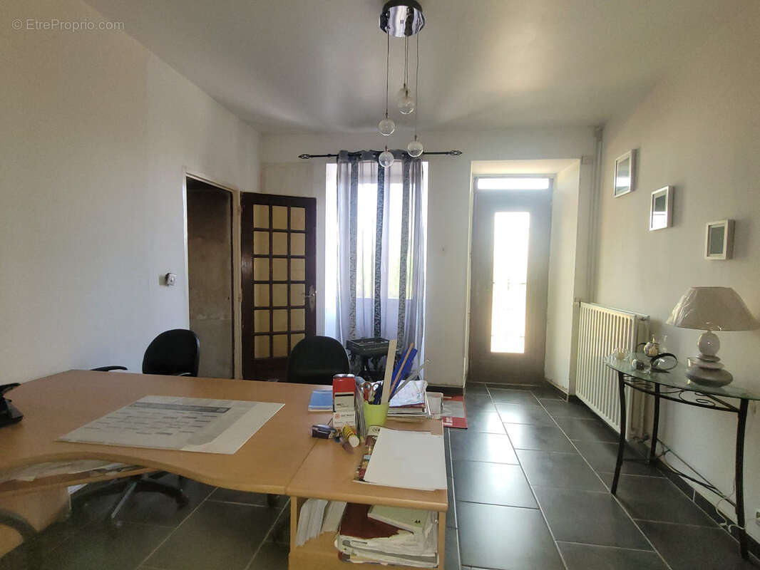 Garage de 900 m2 idéal pour votre activité ! - photo 13