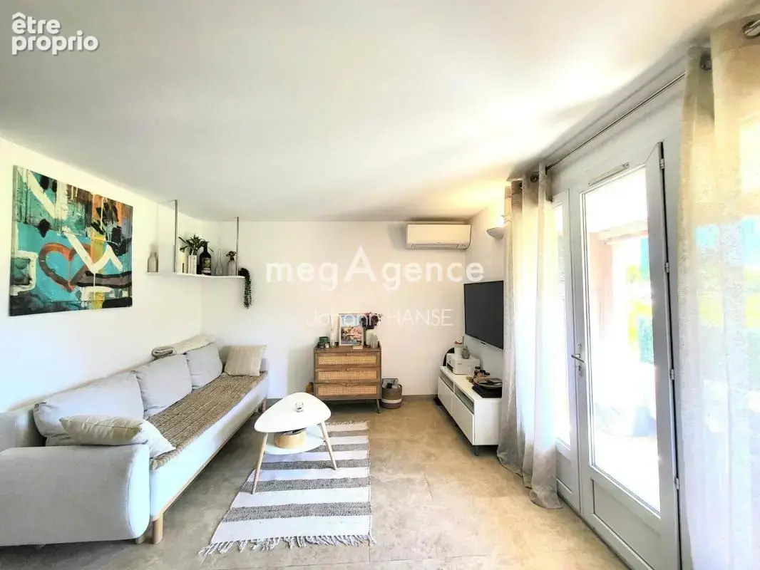 La croix-valmer – t2 29 m² – terrasse couverte 8 m² – piscine – tout à pied - photo 9