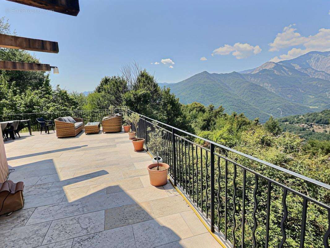 Réajustement du prix …
pour cette Magnifique maison à découvrir, avec investissement locatif très intéressant - photo 2