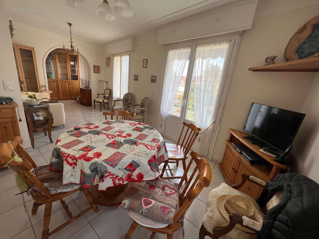 EXCLUSIVITE- BAISSE DE PRIX-Bel emplacement pour ce T3 de 77m2 avec vue dégagée sur Tennis Club de Menton-Balc - photo 3