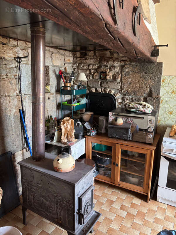 En Exclusivité ! Belle maison en pierre de 186 m² au coeur du Pays des Lacs - CHEVROTAINE - photo 2