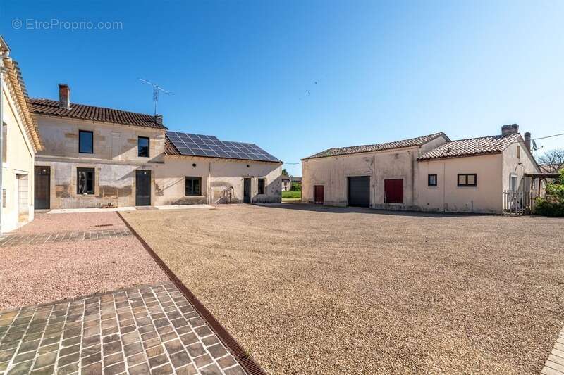 Maison à MENESPLET
