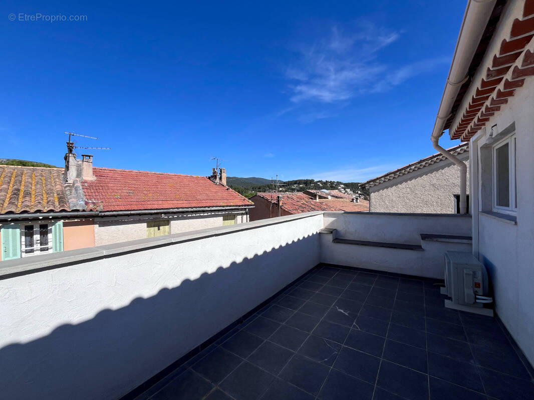 Appartement à CUERS