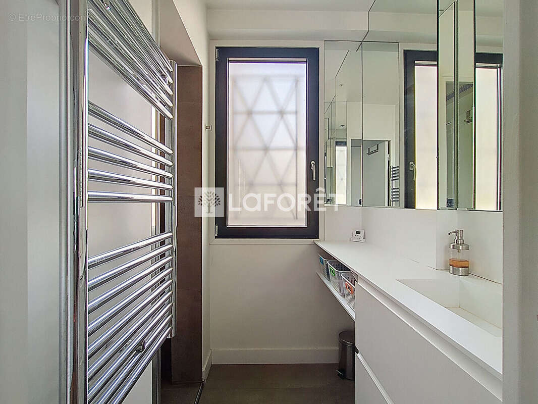 Appartement à PARIS-8E