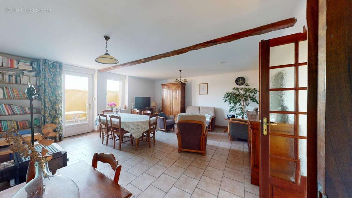 Maison en pierre 4 chambres + dependances + 2.5 ha - photo 5