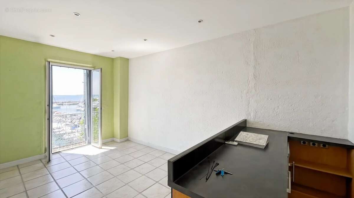 Appartement à VALLAURIS