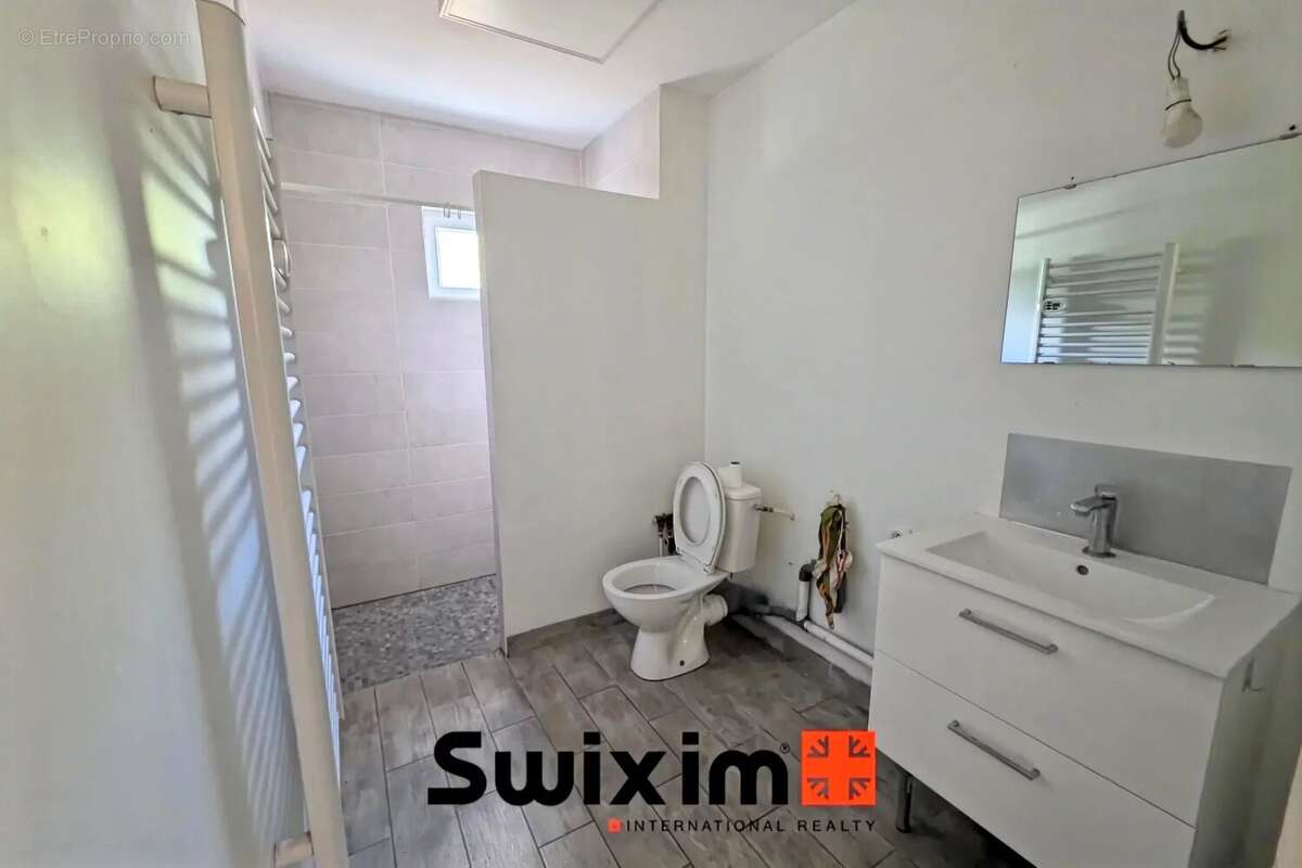 Maison de 70 m² avec 2 chambres à rénover  à Saint-Estèphe - photo 3