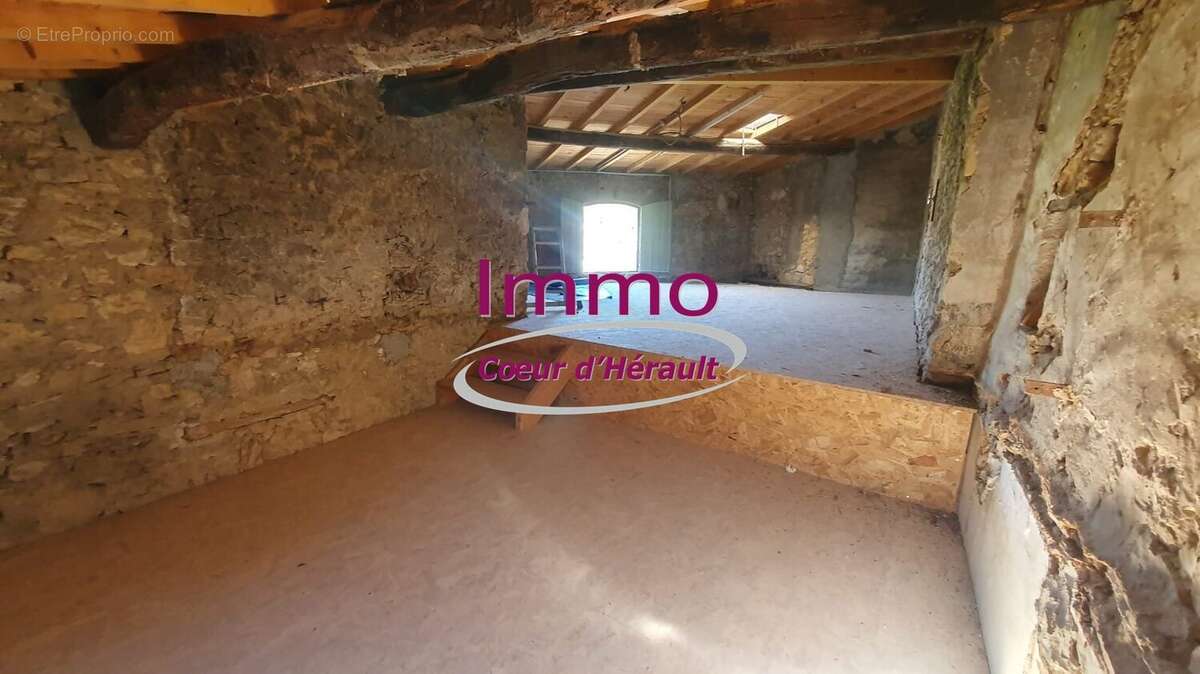 Appartement à ANIANE