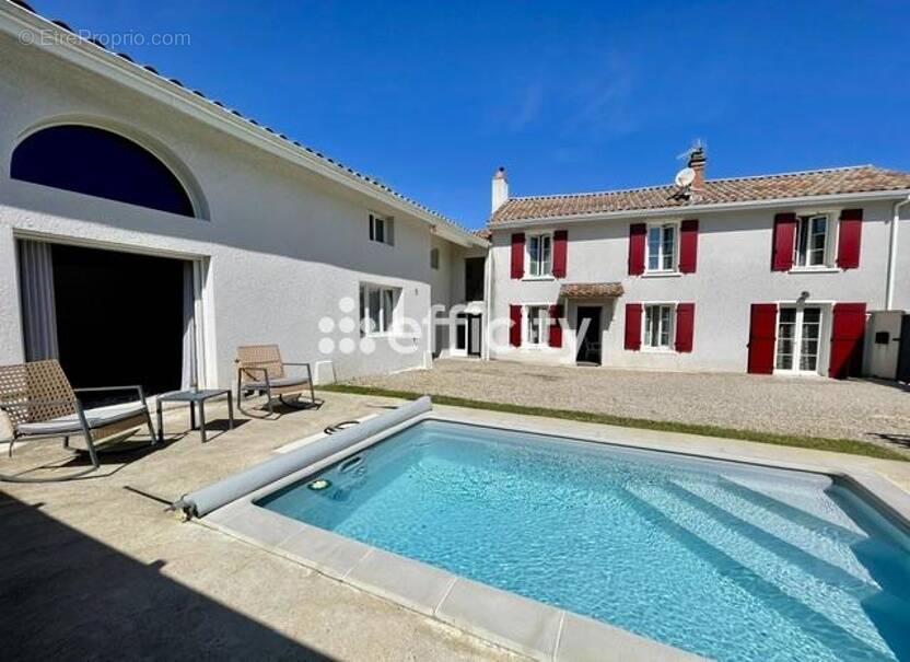 Maison à SALAISE-SUR-SANNE