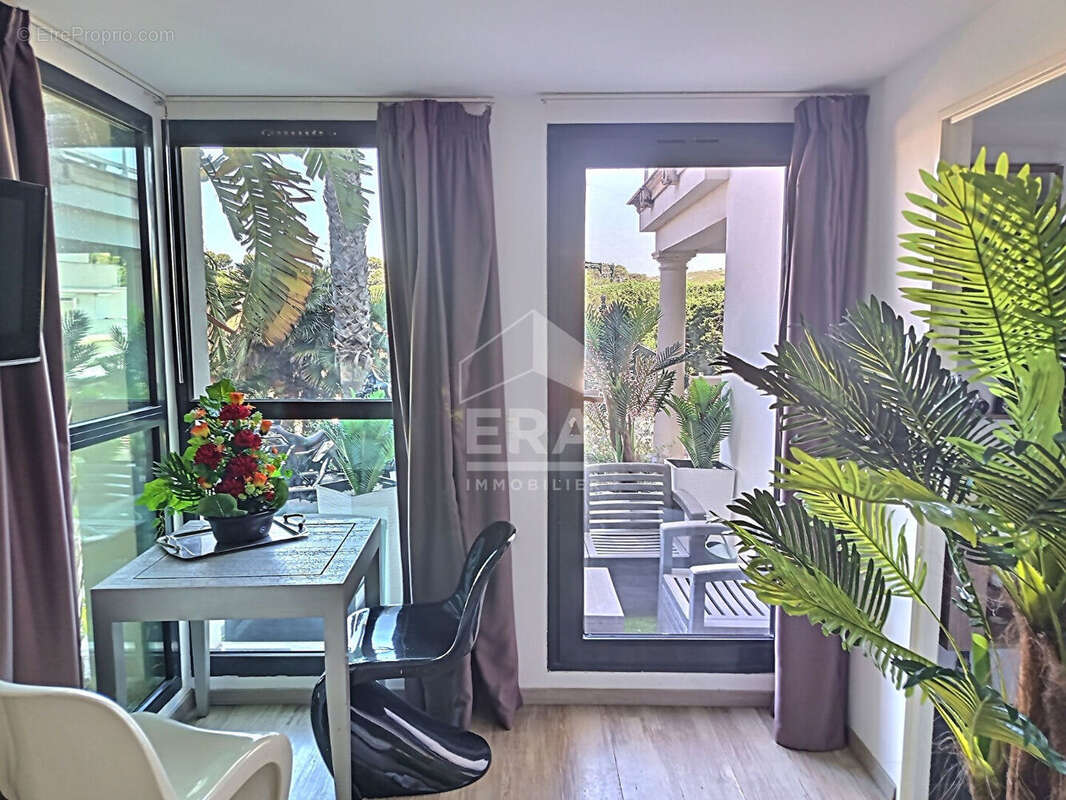 Appartement à CARRY-LE-ROUET