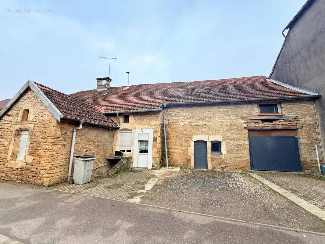 Maison à PREZ-SOUS-LAFAUCHE