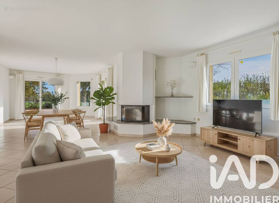 Photo 1 - Maison à PREVESSIN-MOENS