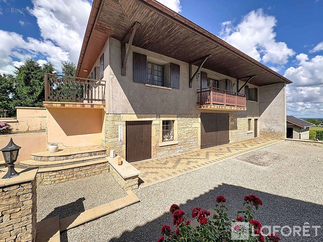 Maison de caractère avec dépendance et fort potentiel -four (38080) - photo 11