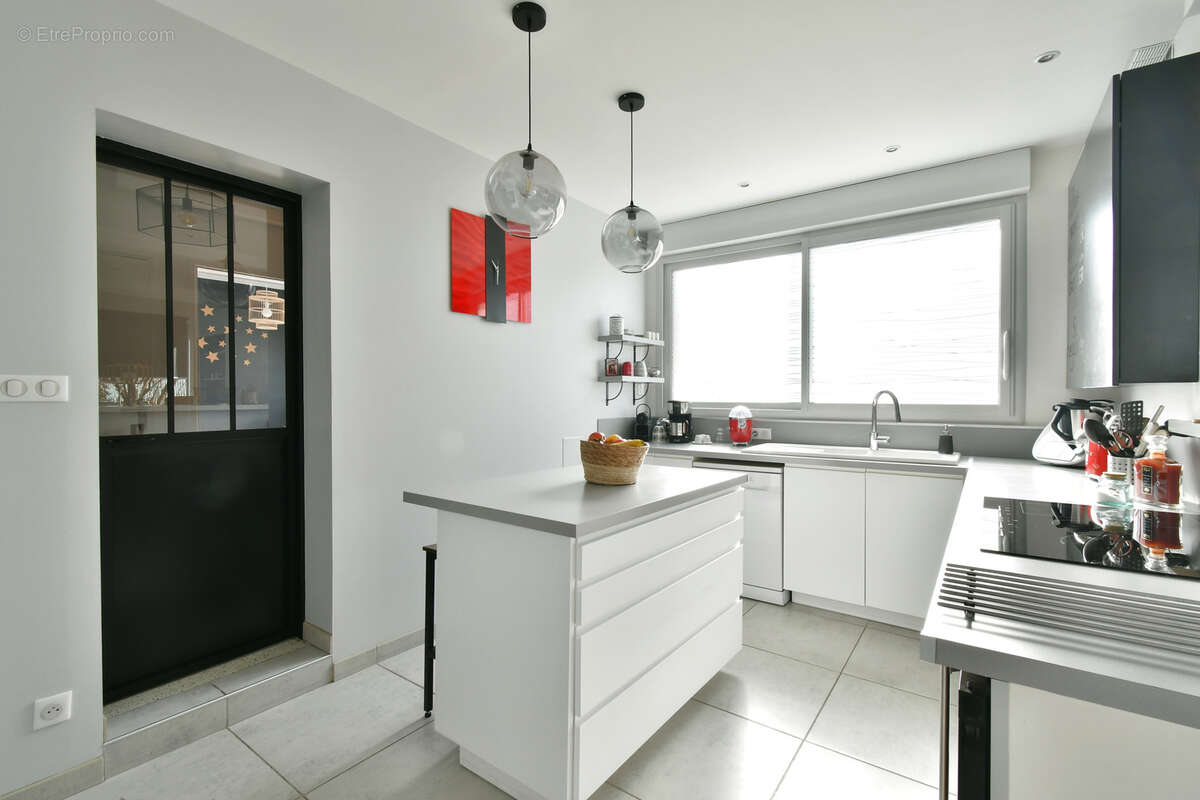 Maison familiale avec petit jardin et garage - photo 4
