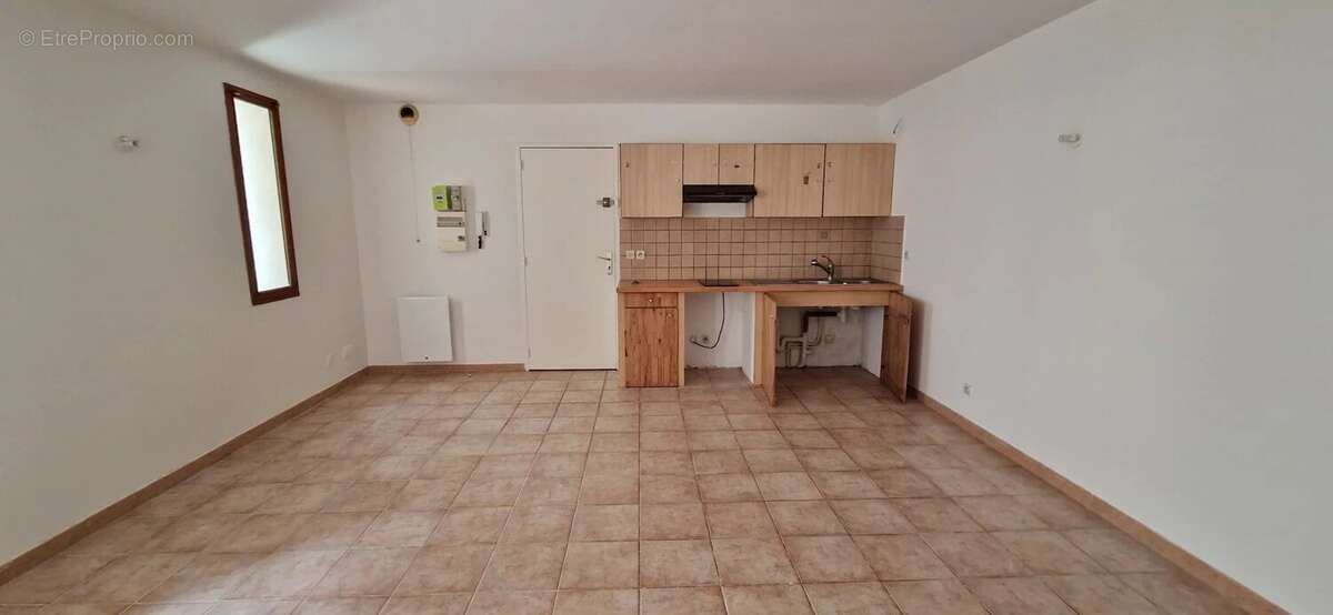 Appartement à VENEUX-LES-SABLONS