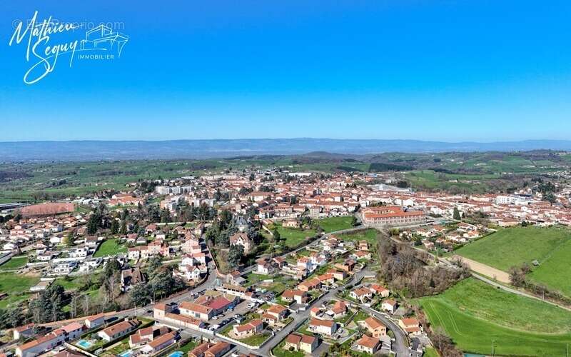 Maison à CHAZELLES-SUR-LYON