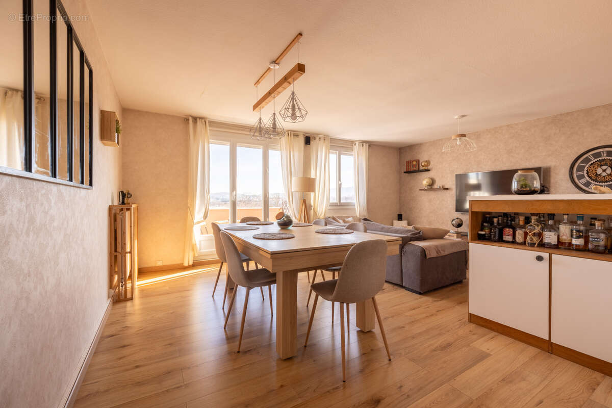 Appartement à SAINT-ETIENNE