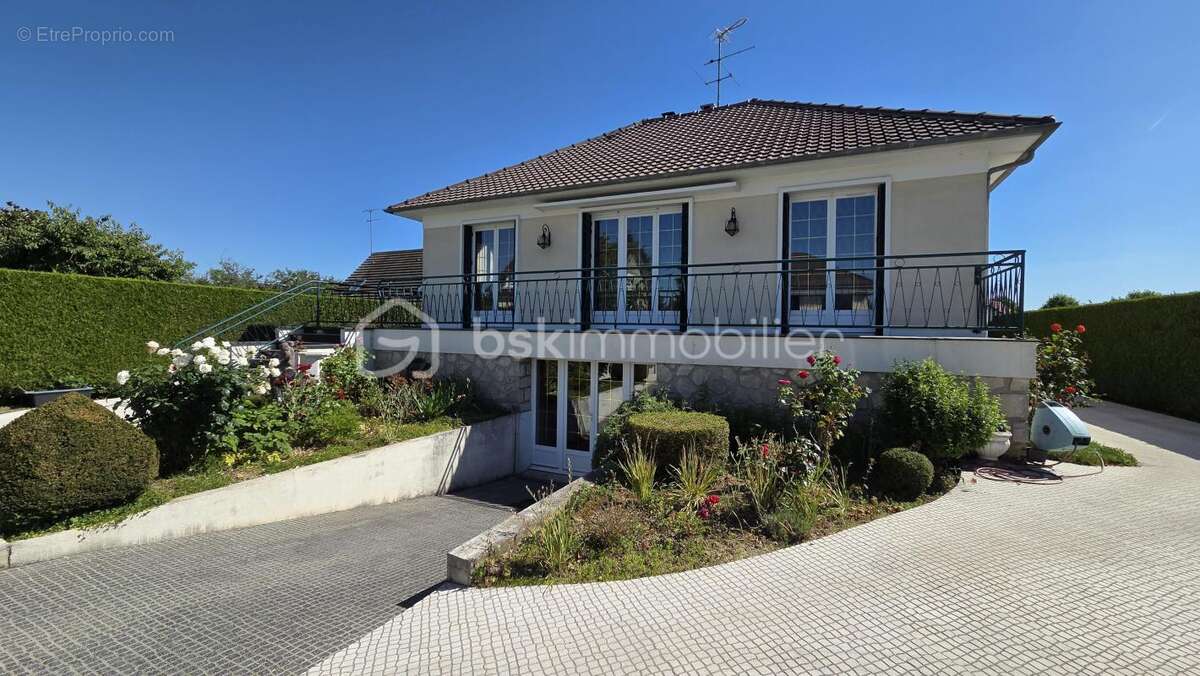 Maison à FONTENAY-TRESIGNY