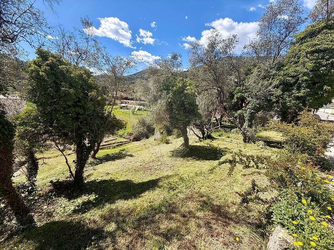 Terrain à TOURRETTE-LEVENS