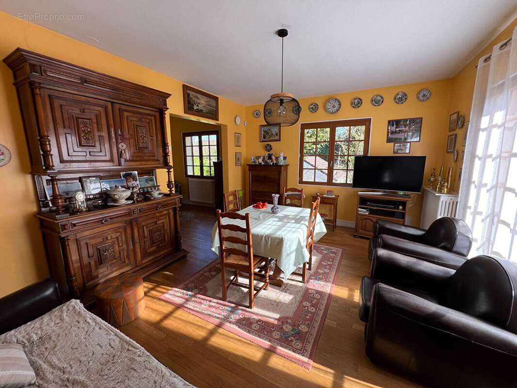 Agréable maison familiale  Autouillet / Auteuil le Roi  6 pièces 113 m2 - photo 3
