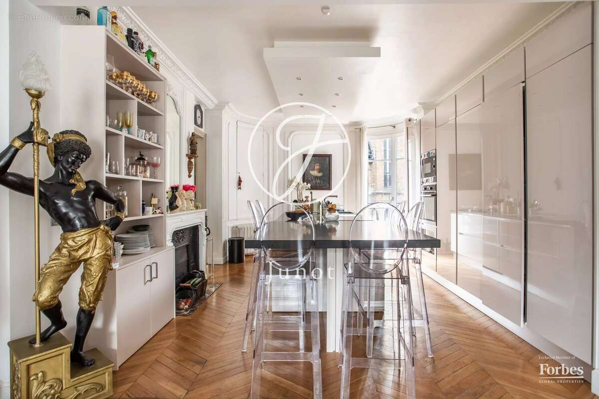 Appartement à PARIS-17E