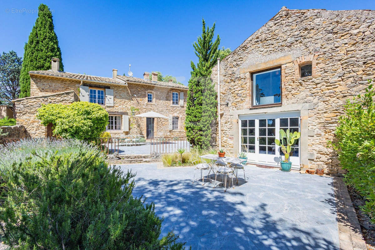 Maison à SAINTE-CECILE-LES-VIGNES