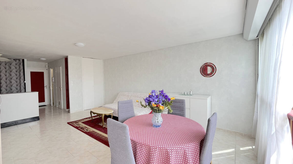 Appartement à SIX-FOURS-LES-PLAGES