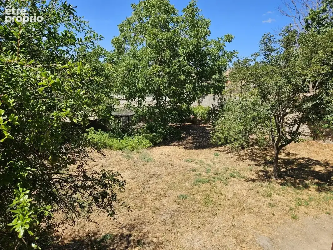 Centre de Servian Vigneronne, double jardin et grand garage - photo 6