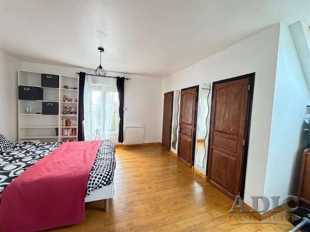Maison 126 m² à Saint-Soupplets  - photo 7