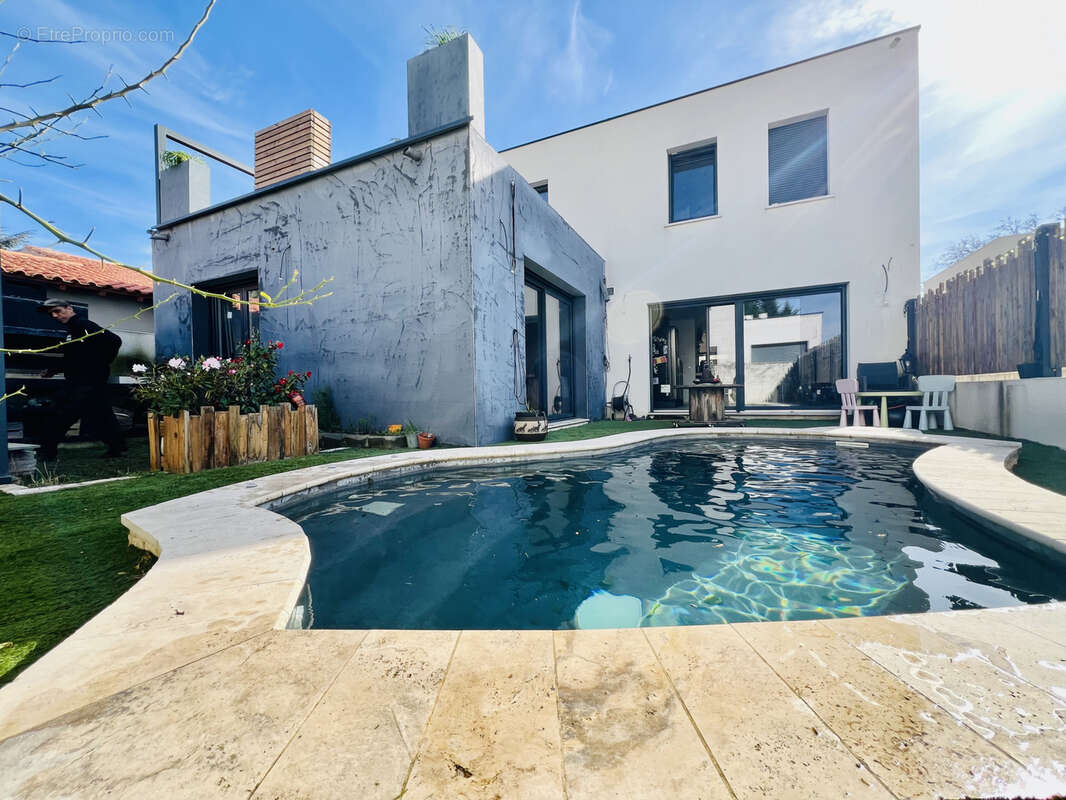 Vente villa T6 - local professionnel - garage - piscine - photo 5