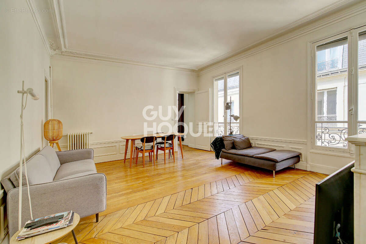 Appartement à PARIS-8E