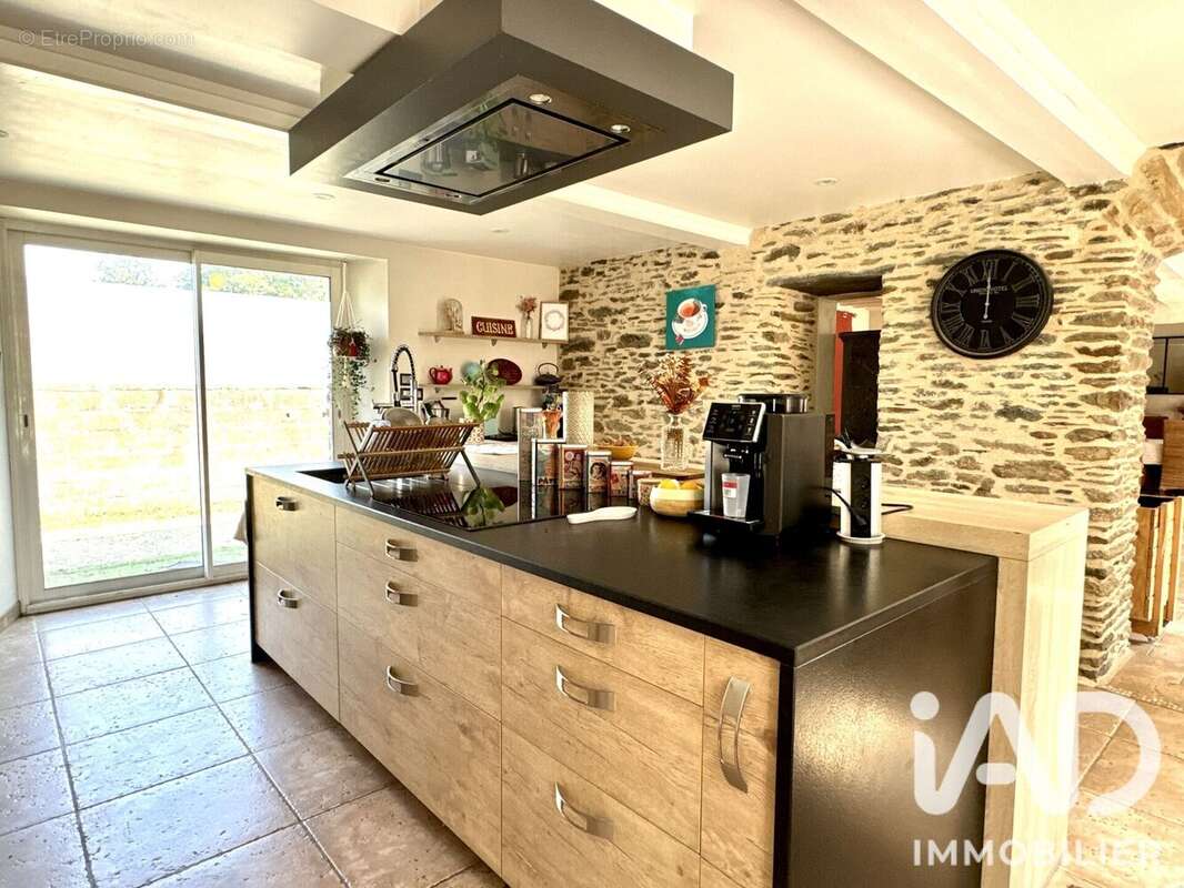 Maison 136 m² à Saint-Georges-D'elle  - photo 4