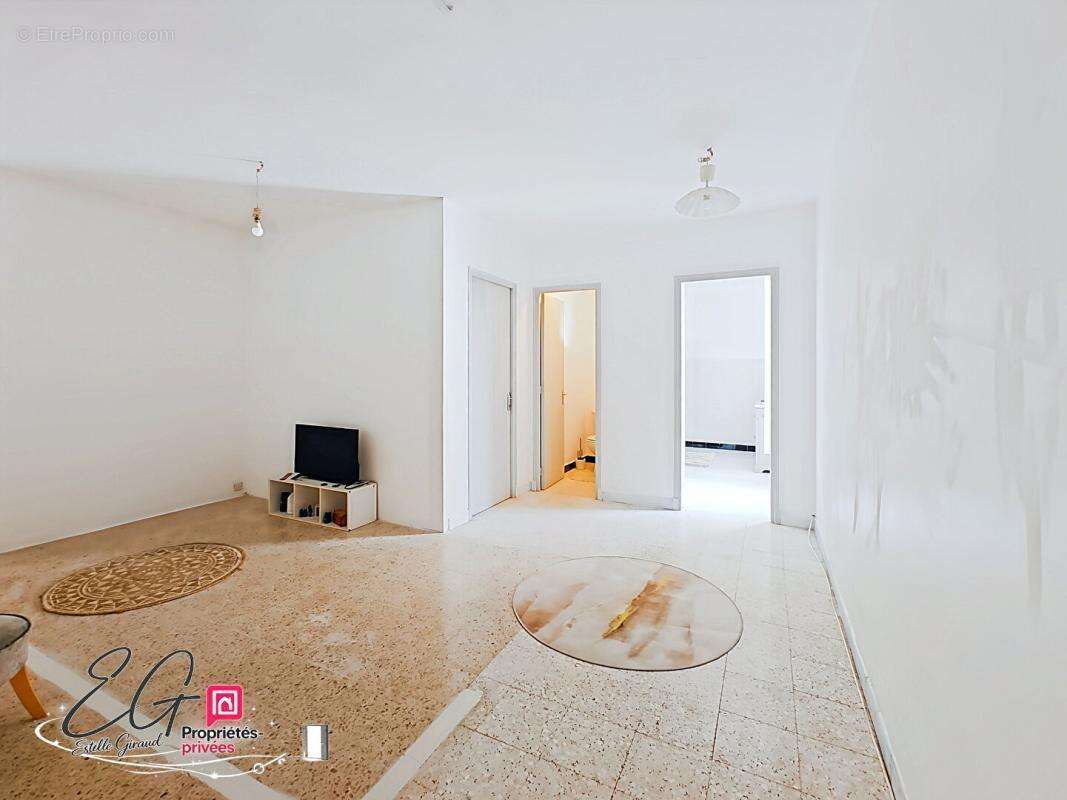 Maison de village avec terrasse, studio indépendant et beau potentiel - photo 15