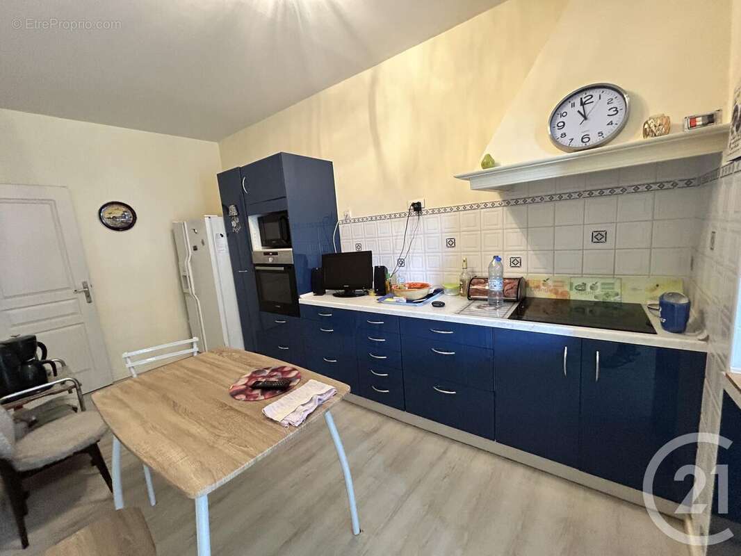 Maison à SAINT-MEDARD-DE-GUIZIERES