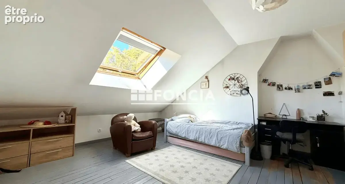 Orléans SAINT-MARCEAU, Maison Bourgeoise de 9 pièces - Piscine, garage double et grand jardin - photo 15