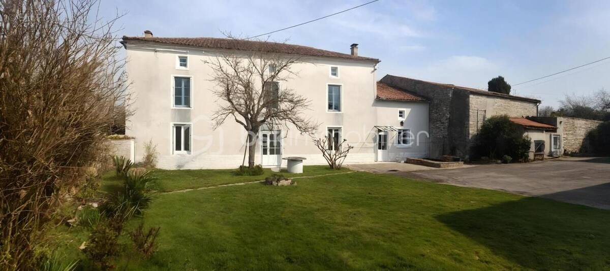 Maison à FONTENILLE-SAINT-MARTIN-D'ENTRAIGUES