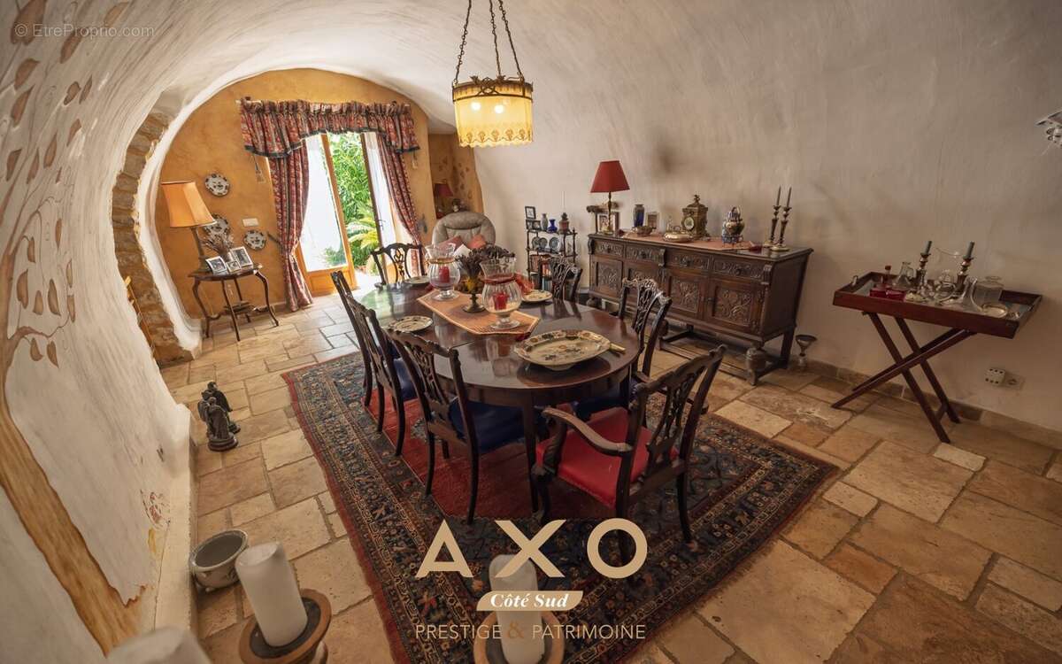 Allemagne-en-provence - bastide - 696 m² - 5 habitations - piscine 15x7 - terrain 1 ha - 995 000  - photo 8