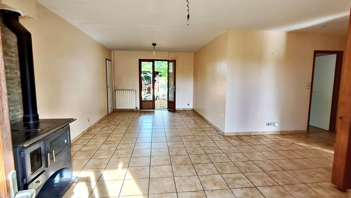 Maison à SAINT-CHRISTOLY-DE-BLAYE