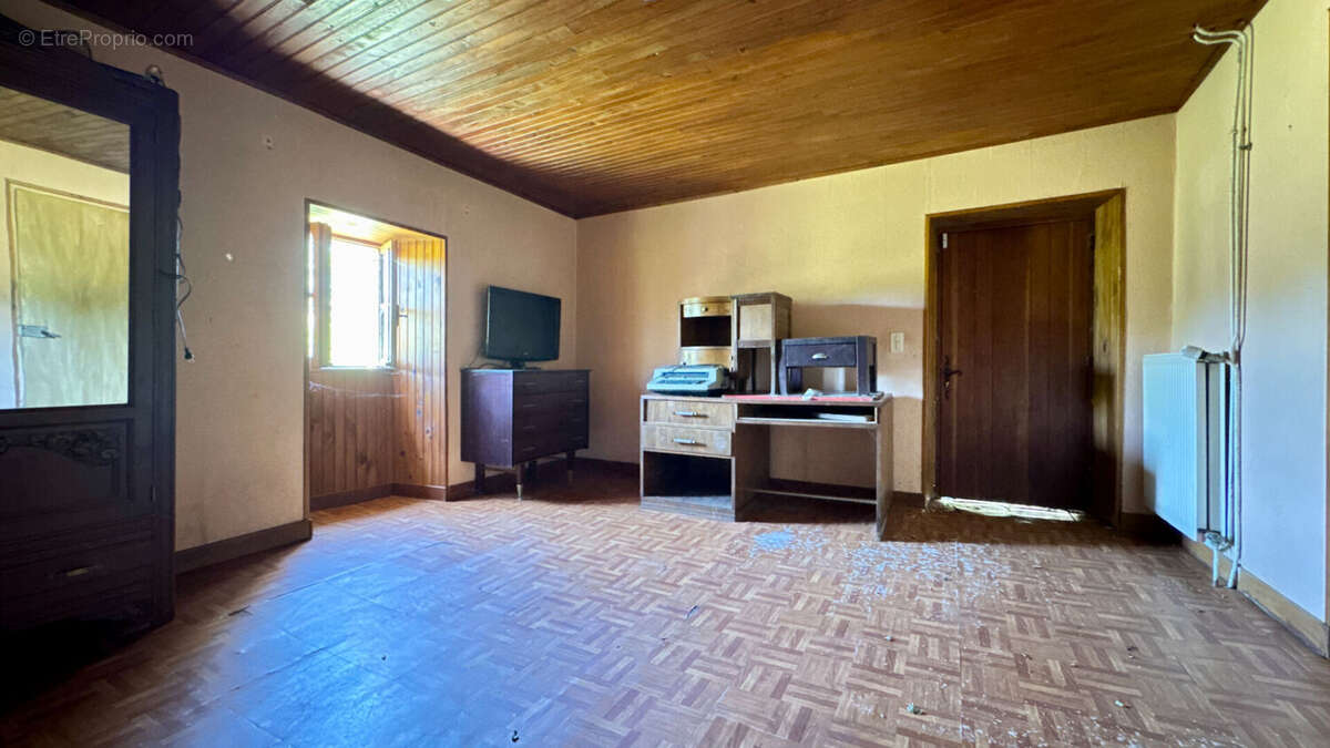 Corps de ferme 130m² hab - 6 bâtiments - photo 4