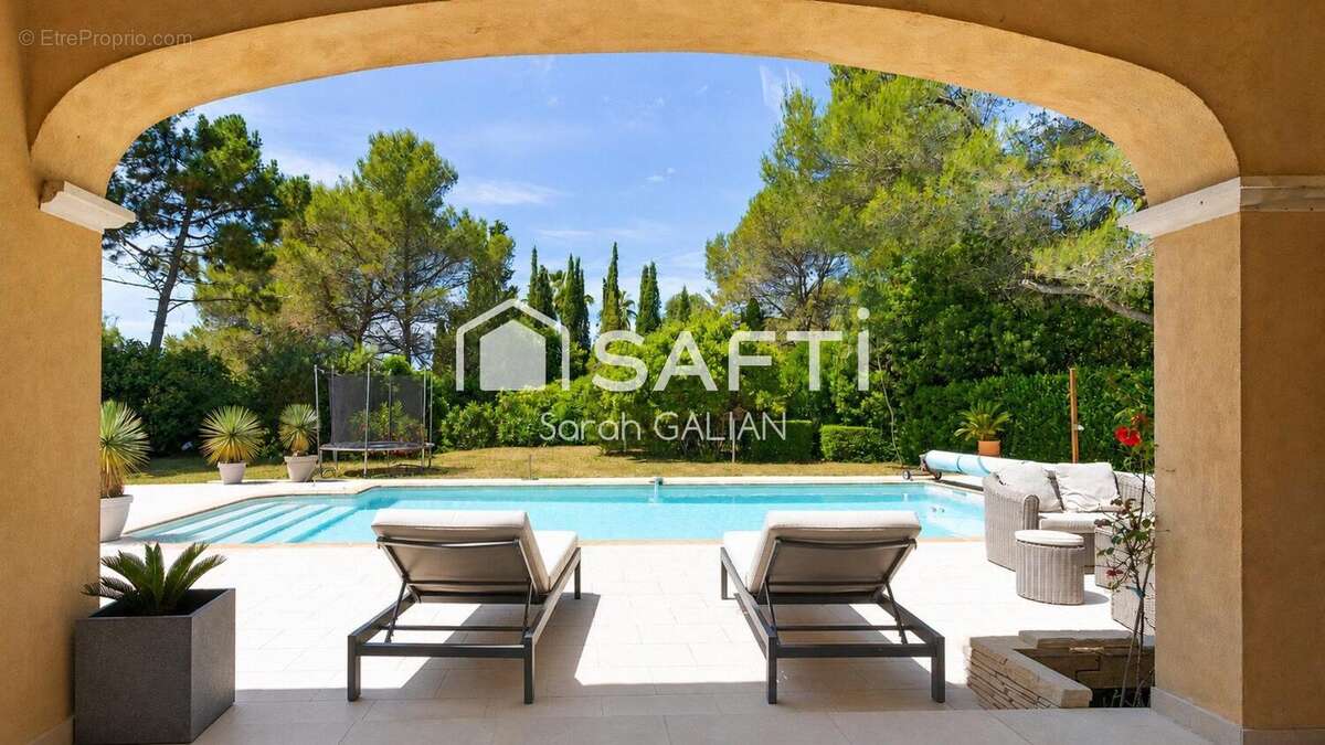 Photo 3 - Maison à ROQUEBRUNE-SUR-ARGENS