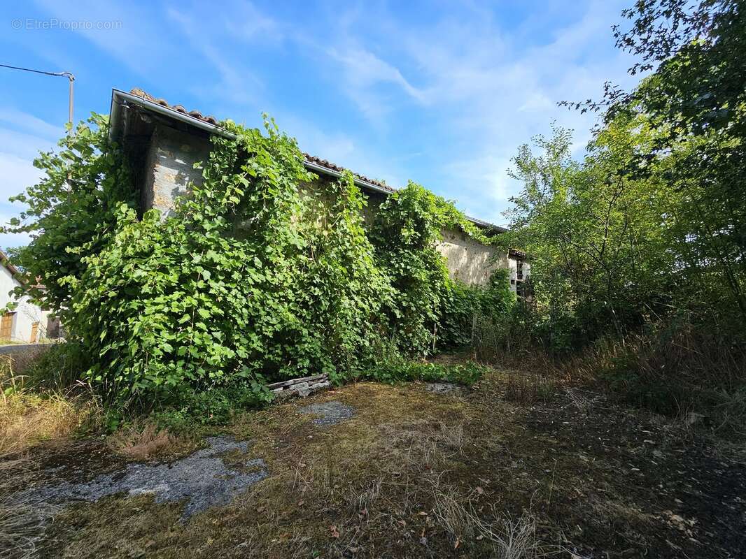 Opportunité de réhabilitation d'une grange : créez la maison de vos rêves ! - photo 11