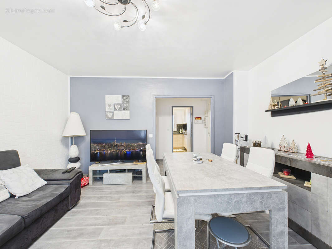 Appartement à SARTROUVILLE