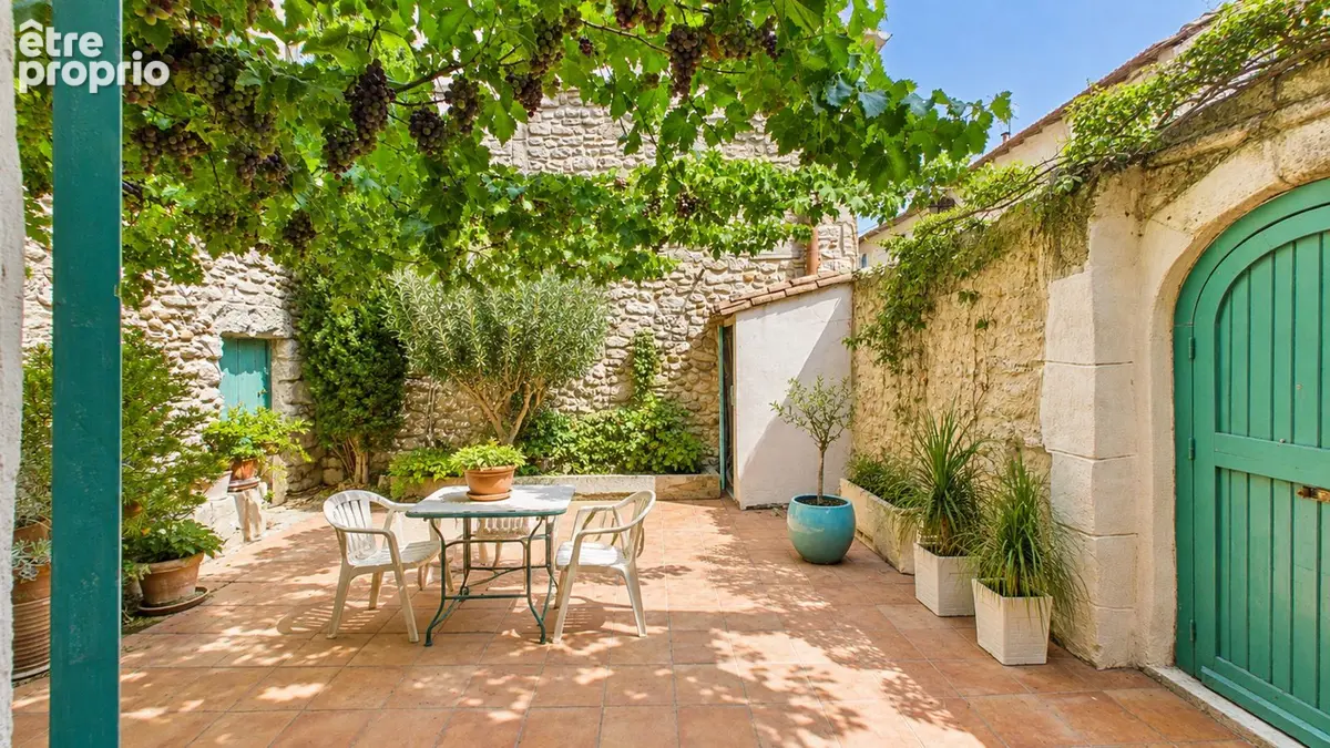 Eyragues, maison de caractère de 210 m² avec cour intérieure de 50 m², 4 chambres et cave - photo 2